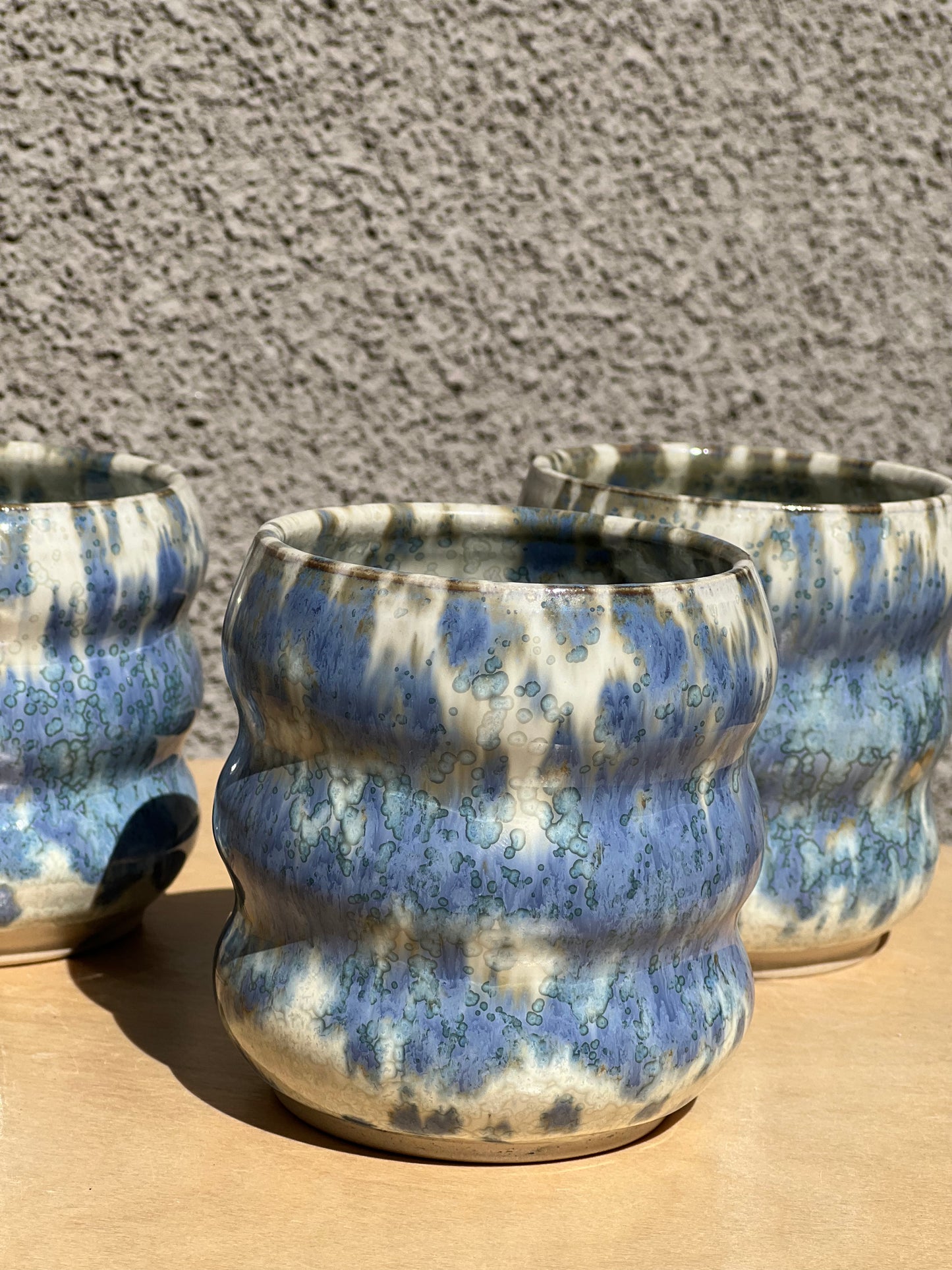 Blå bubblig mugg